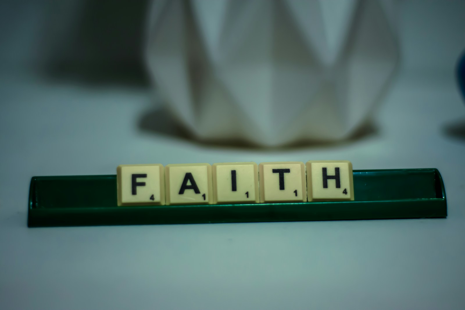 Fear vs Faith: Guarding Your Heart in a World of Breaking News